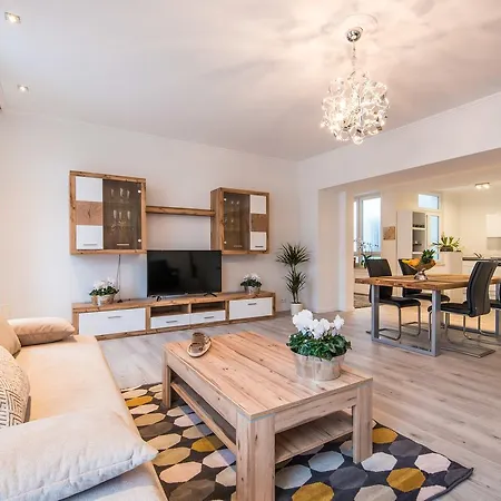 Ferienwohnung Am Augustaplatz *